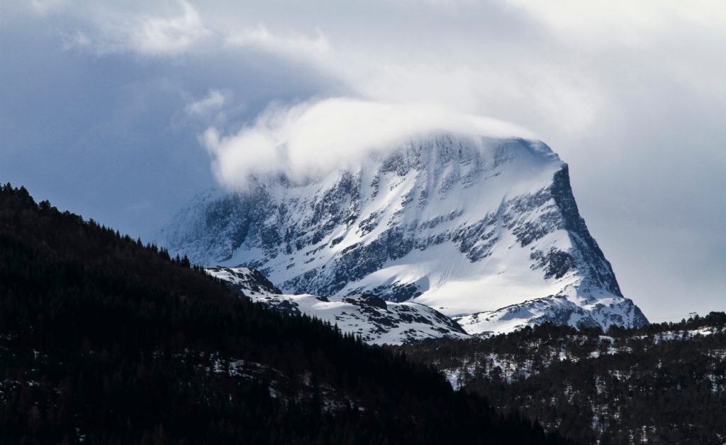 wind-blowing-snow-off-mountain-1280x784