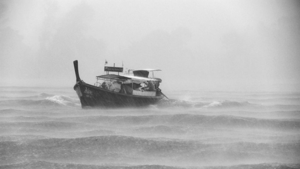 boat-in-storm (1280x720)