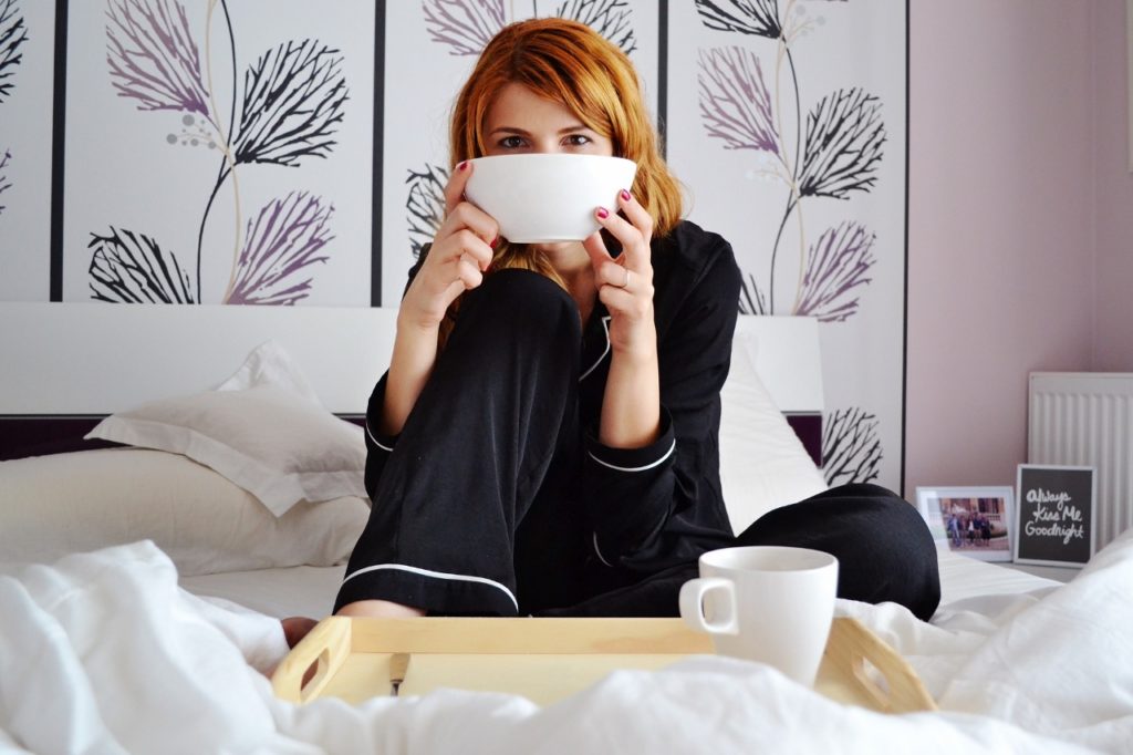 woman-breakfast-in-bed (1280x853)
