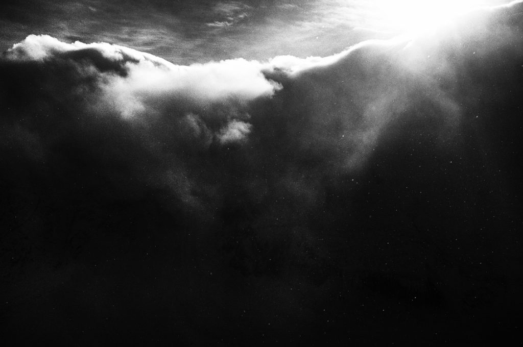 clouds-dark-with-sun-peeking (1280x850)