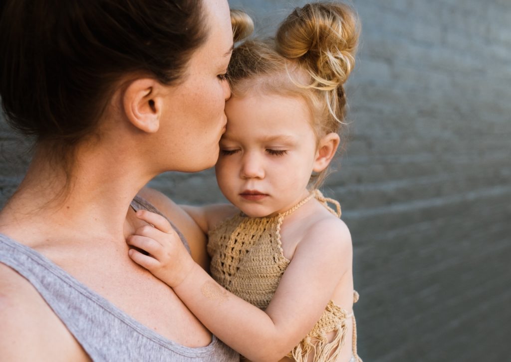 mother-with-girl-blonde (1280x909)