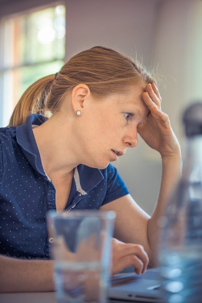 woman-stressed-computer (854x1280)