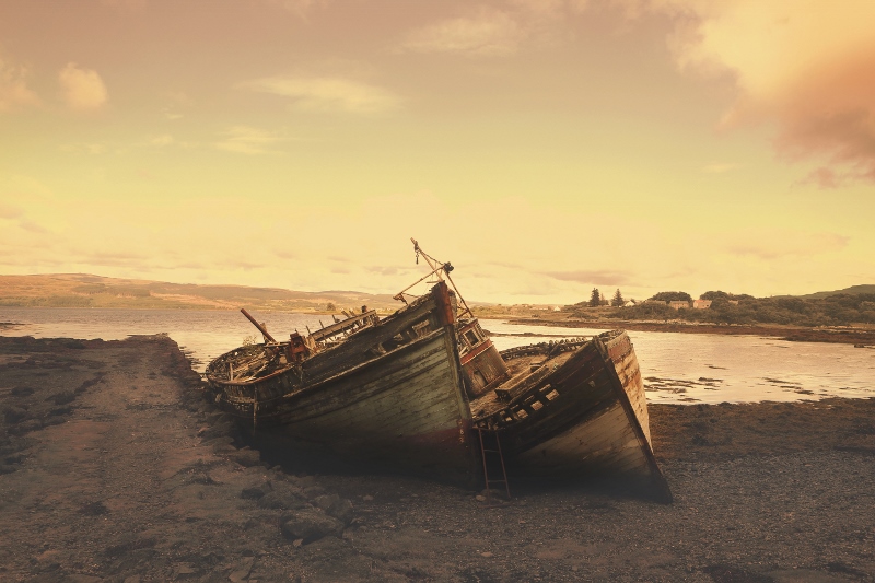 boats-on-shore-wrecked (800x533)