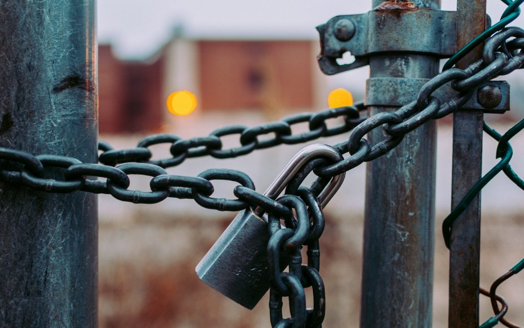 chains-locking-gate (1024x642)