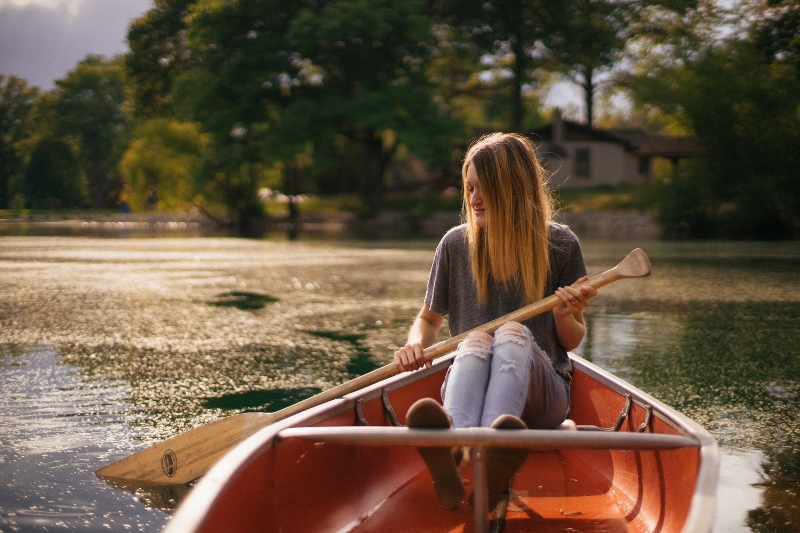 woman-sitting-in-boat (800x533)