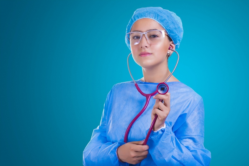 nurse-with-stethescope (800x534)